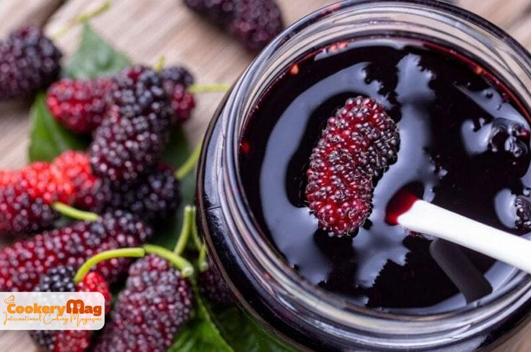 moraba shahtoot or Mulberry Jam with Fresh Mulberries