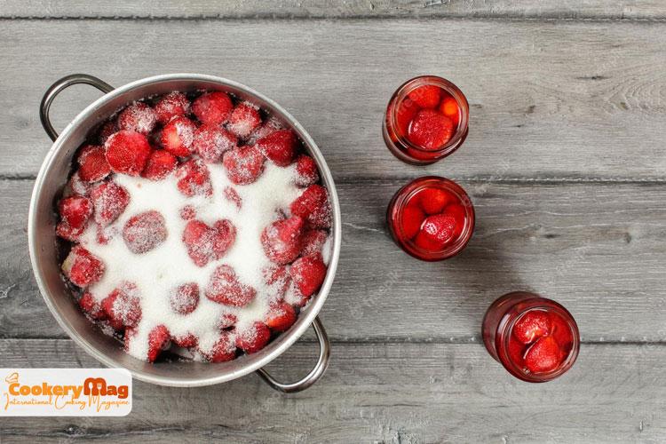 strawberry jam preparation