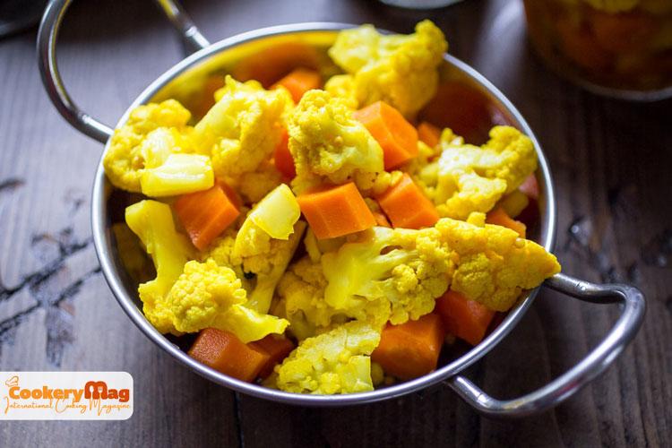 curry carrot caulfliower iranian pickles